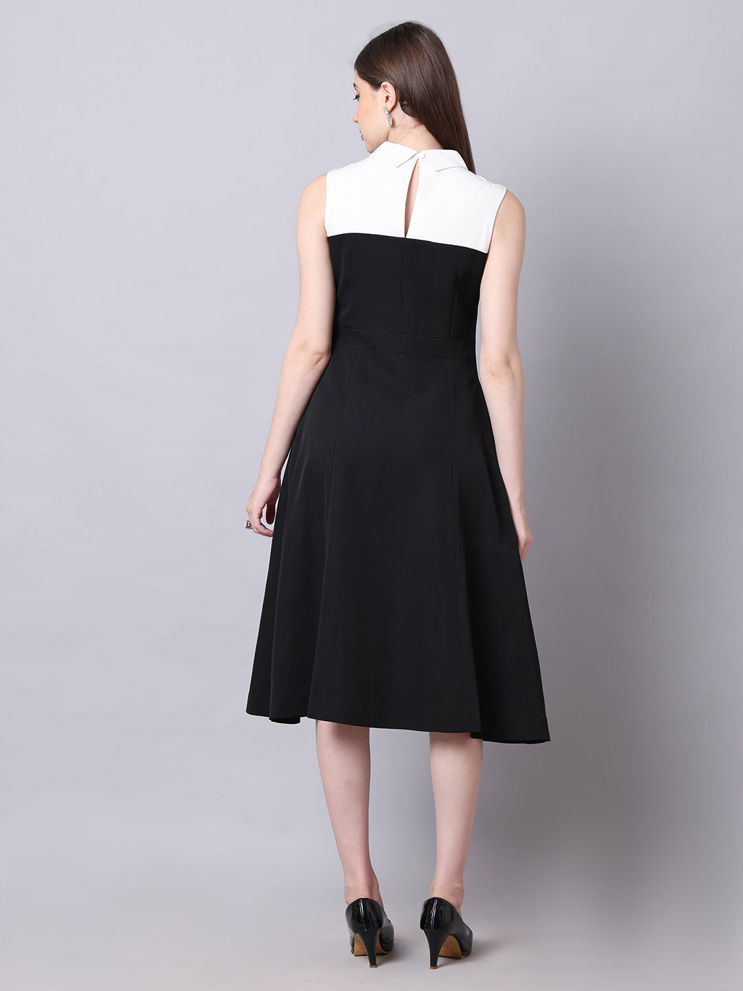Exude Bronzed Color Block Dress With Collar (Black)