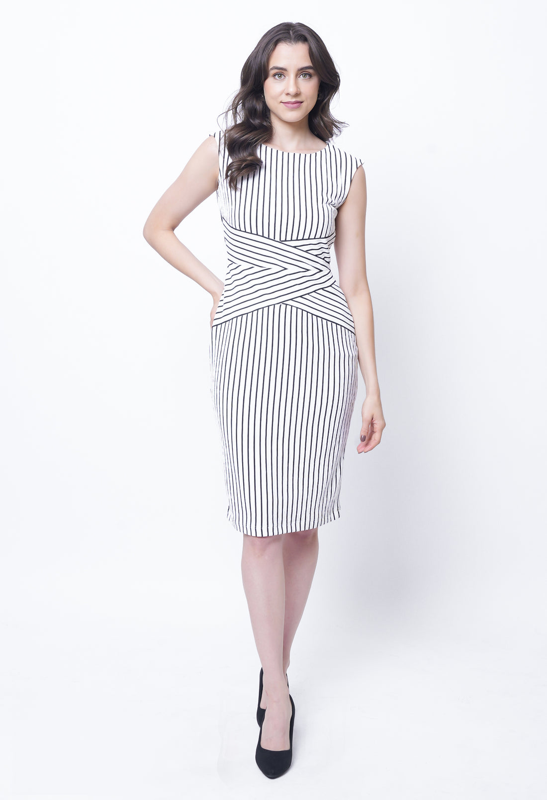 Exude Vivid Vibes Sleeveless Sheath Dress With Waist Line Design