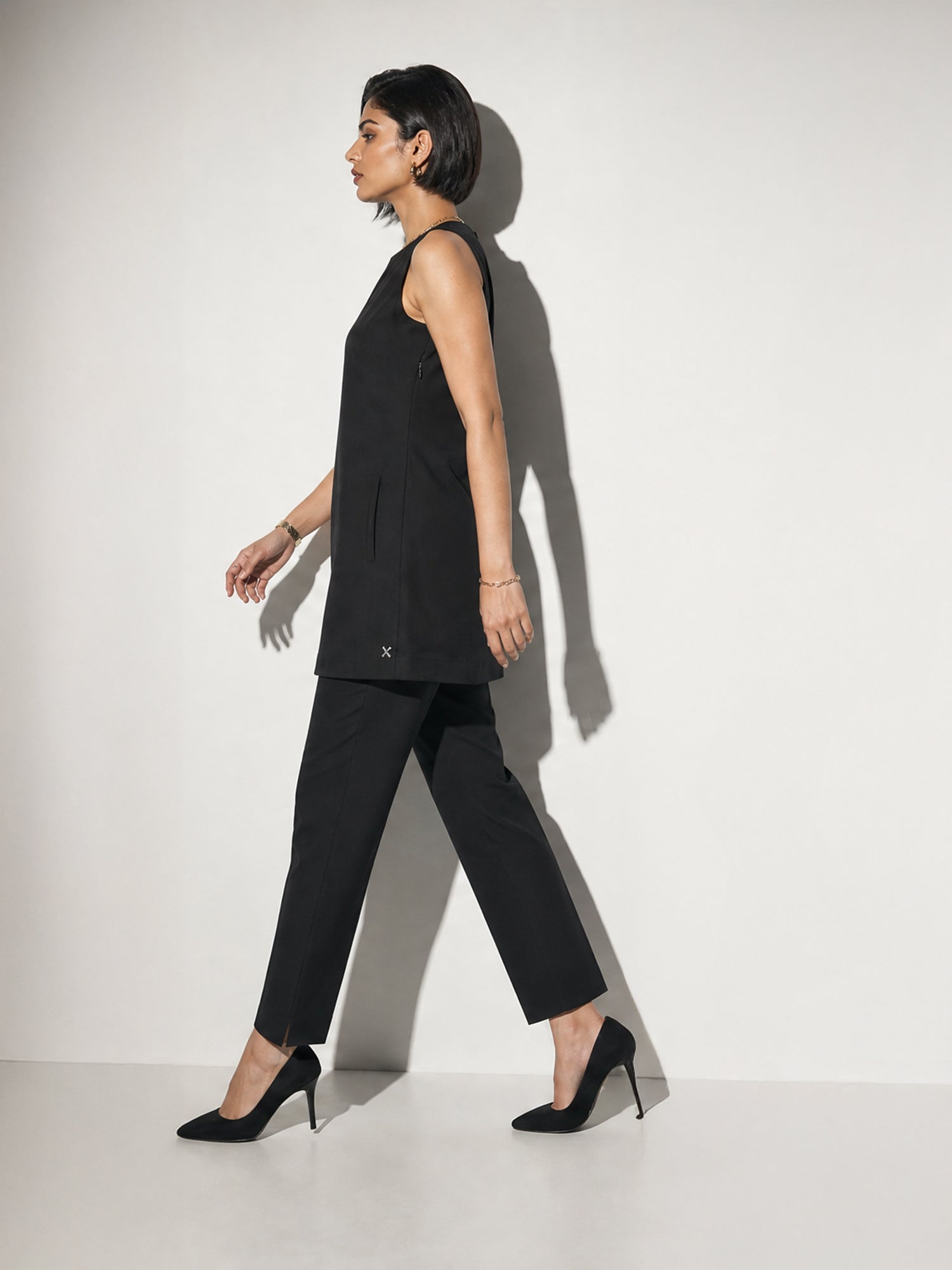 Exude Resplendent Thigh Length Tunic with Trouser (Black)