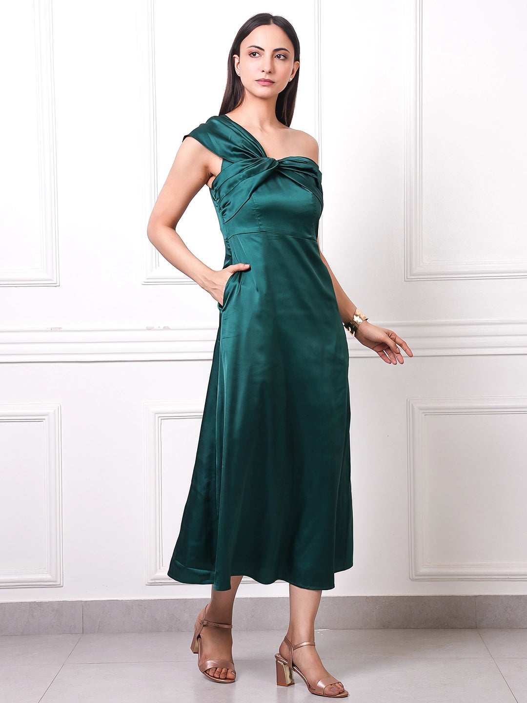 EXUE Emerald Twist Off-Shoulder Satin Midi Dress