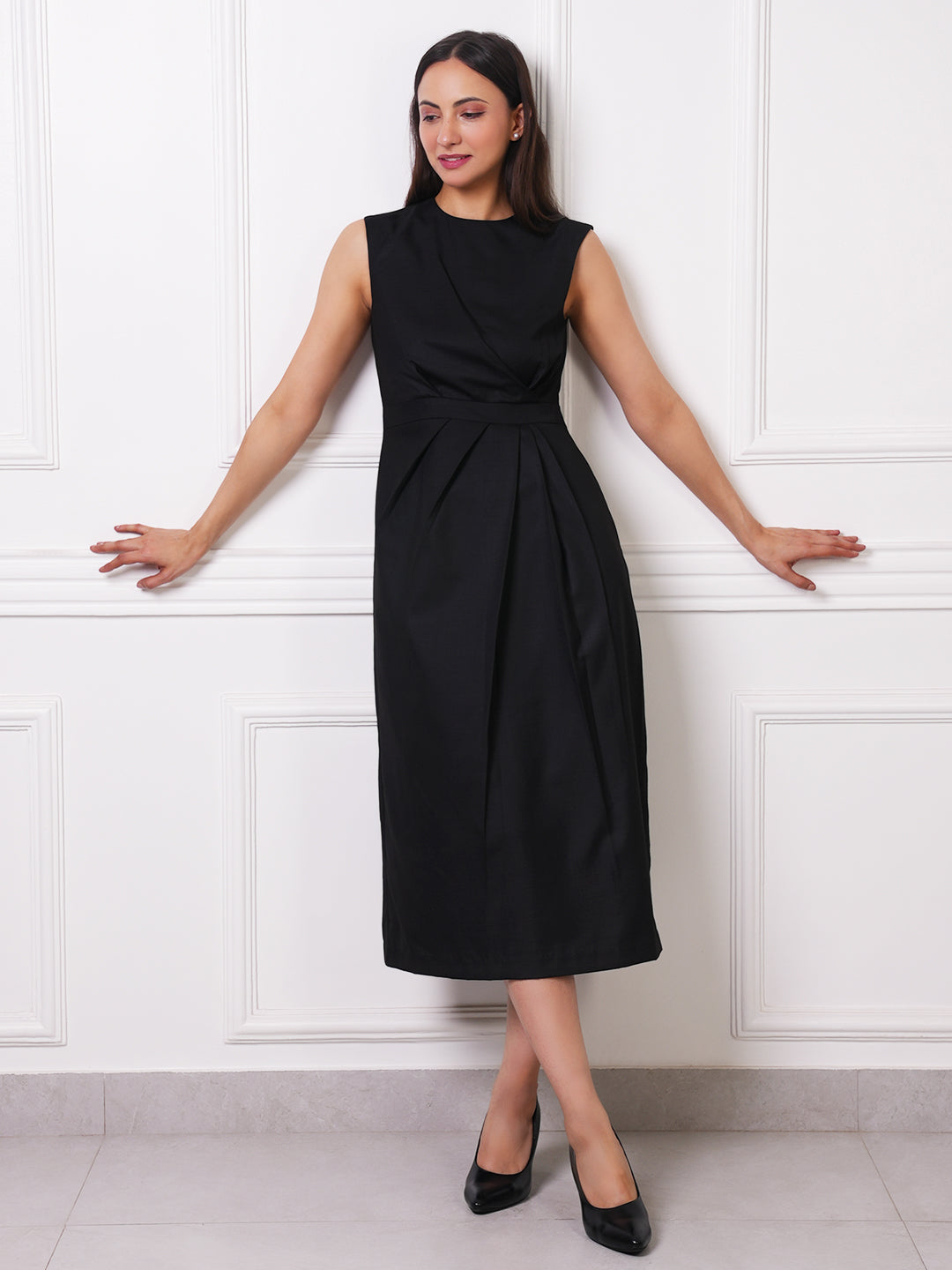 Exude Noir Sculpted Midi Dress