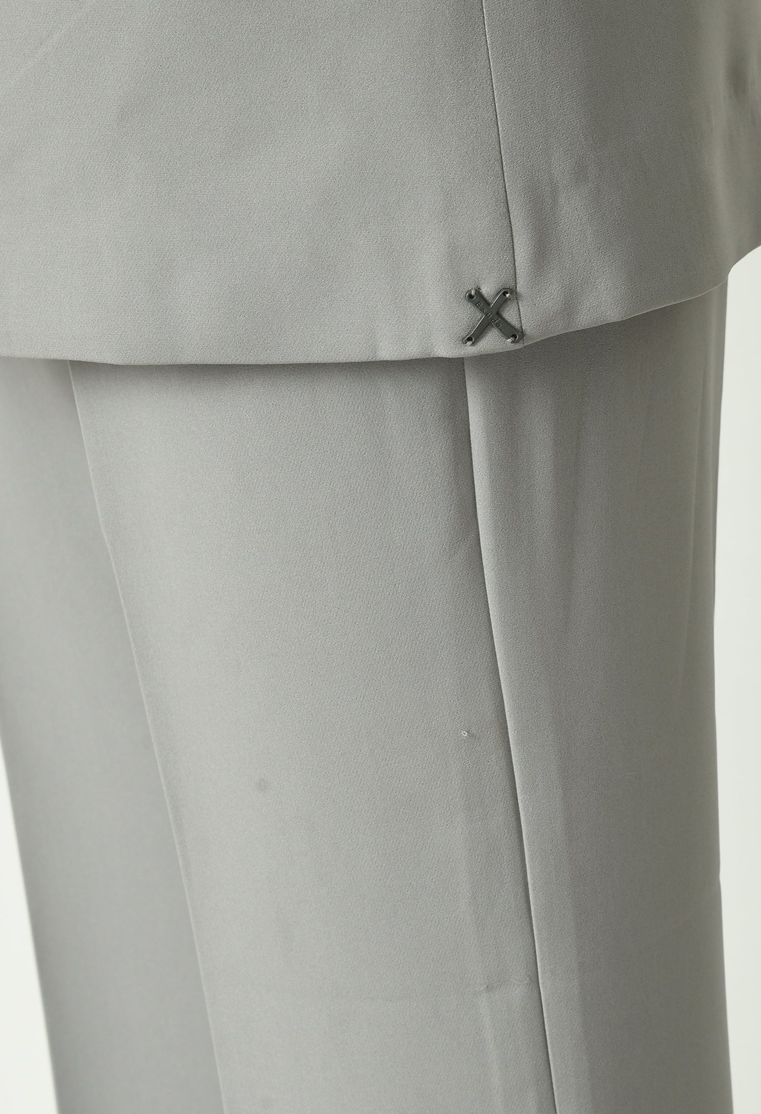 Exude Meridian Sleeveless Long Blazer (Grey)
