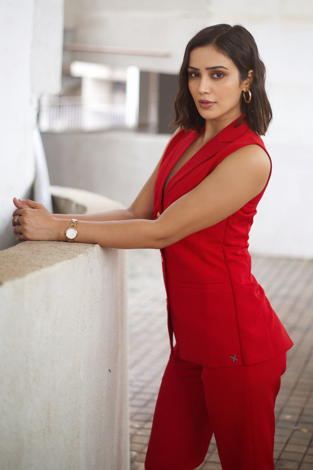Exude Aspiration Sleeveless Blazer with Bootcut Trousers (Red)