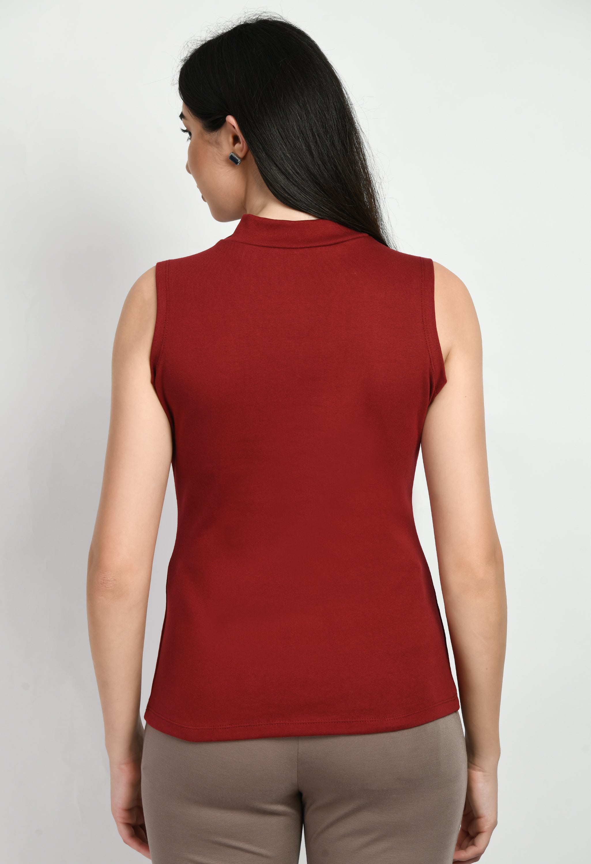 Exude Prudence High Neck Sleeveless T-shirt (Red)